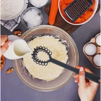 Metlička na šľahanie 28cm skosená