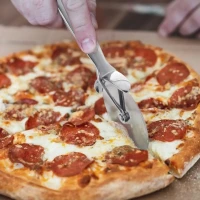 Krájač na pizzu Luxy pochromovaný kov