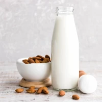 Fľaša na mlieko 1L číra s víčkom